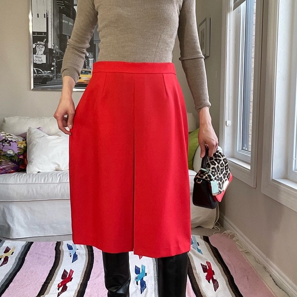 Vintage red knee length skirt with front pleat - Picture 7 of 11